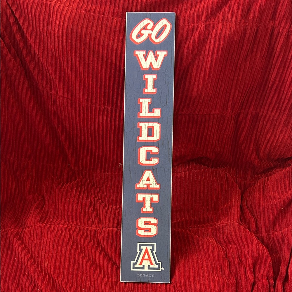 University of Arizona Wildcats Blanket and “GO WILDCATS” wooden sign. - Picture 6 of 11